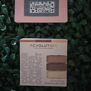 Makeup Revolution Contour Face Powder Compact - LIGHT - 0.24 oz New In Box